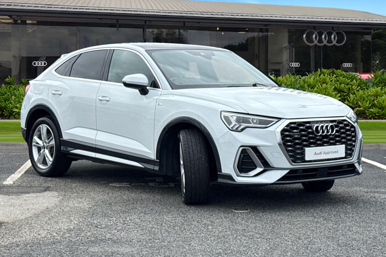 Main listing image - Audi Q3