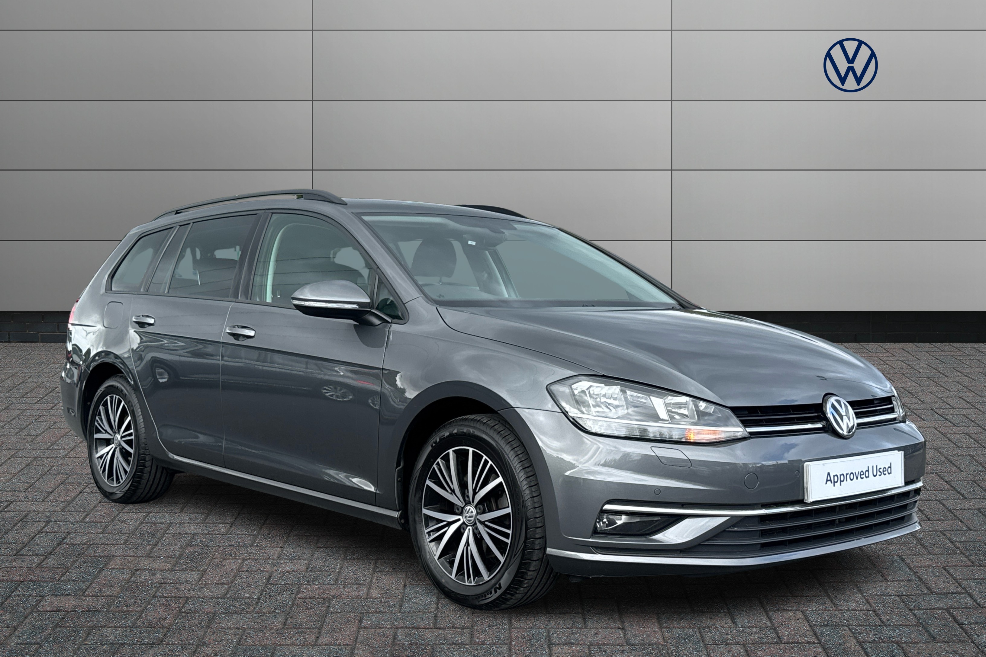 Main listing image - Volkswagen Golf Estate