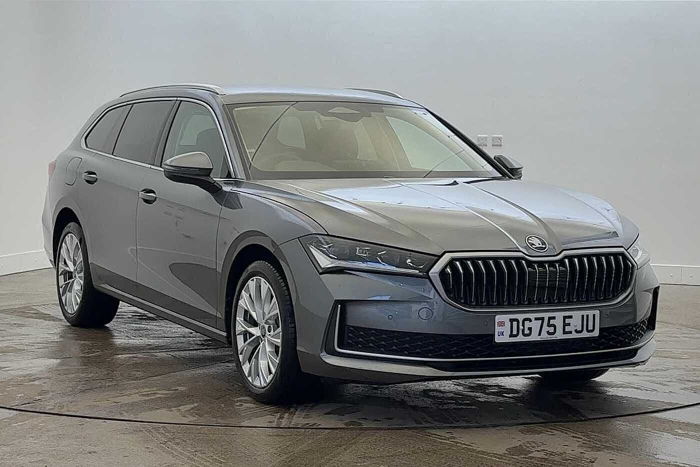 Main listing image - Skoda Superb Estate