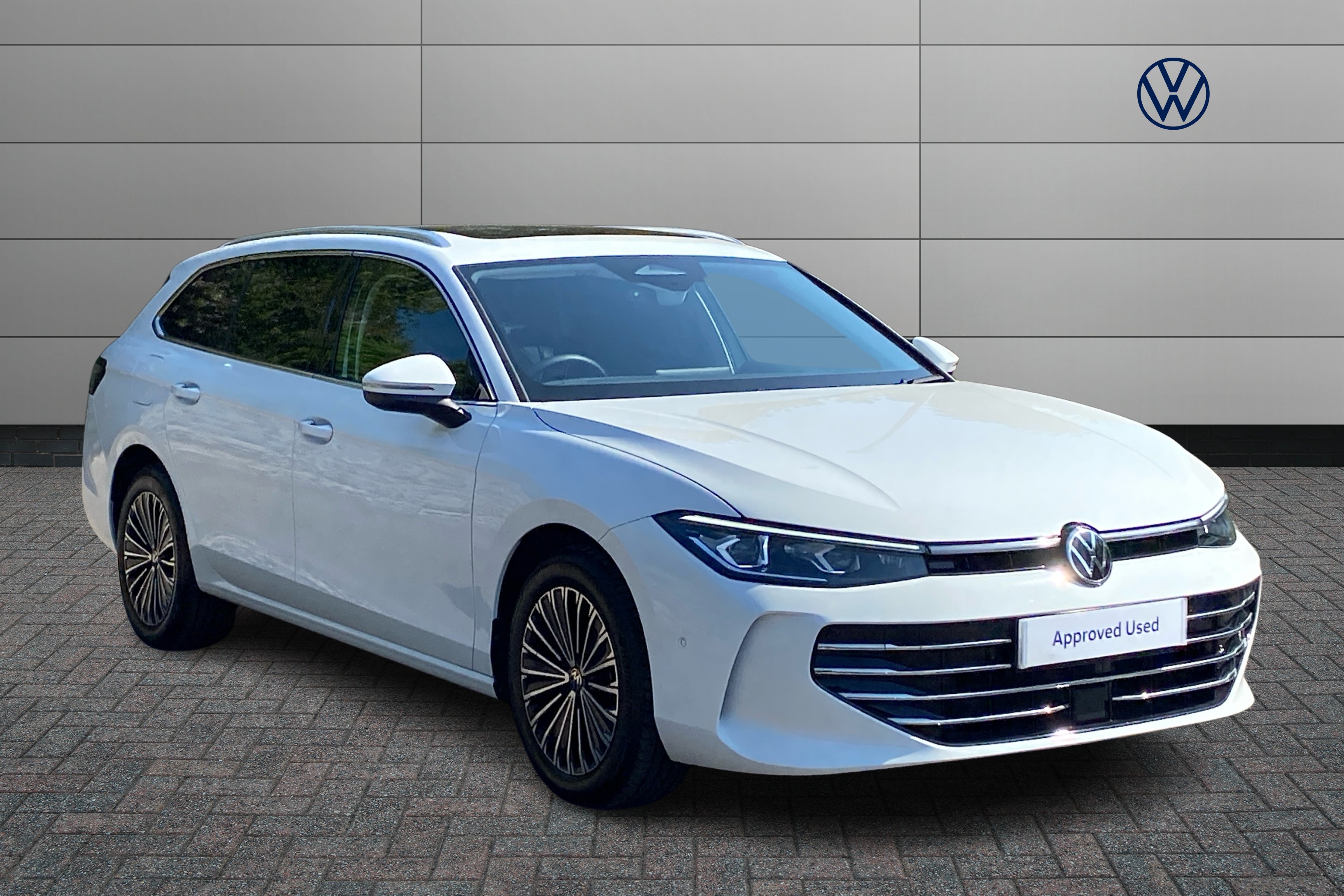 Main listing image - Volkswagen Passat
