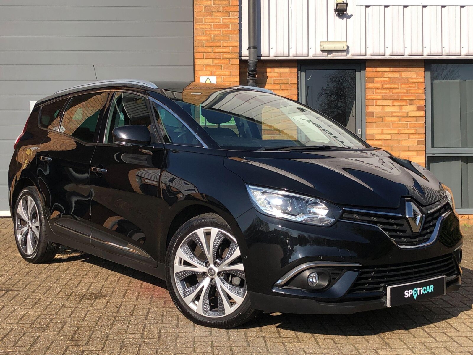 Main listing image - Renault Grand Scenic