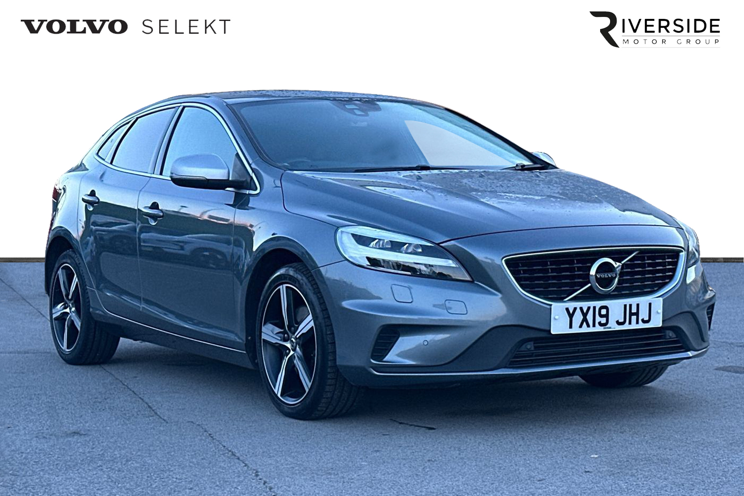 Main listing image - Volvo V40