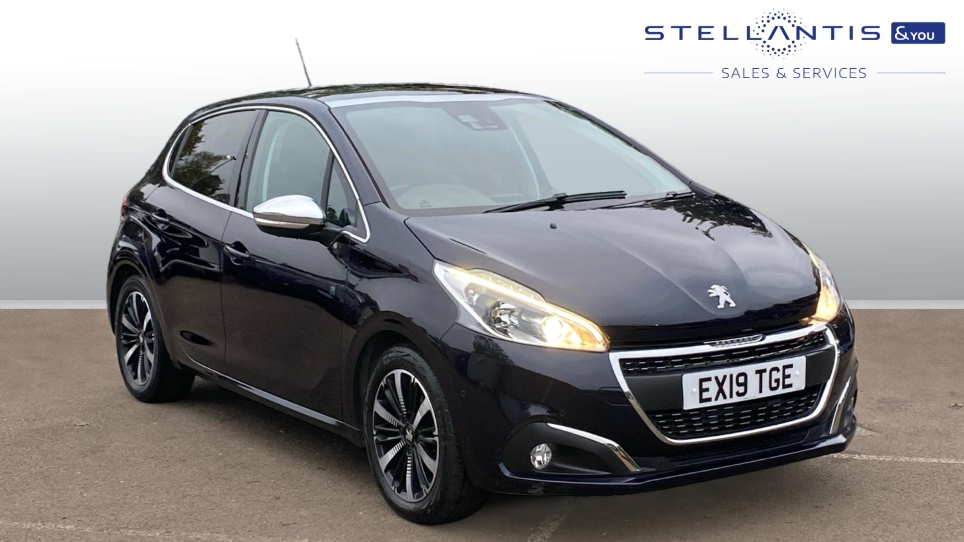 Main listing image - Peugeot 208