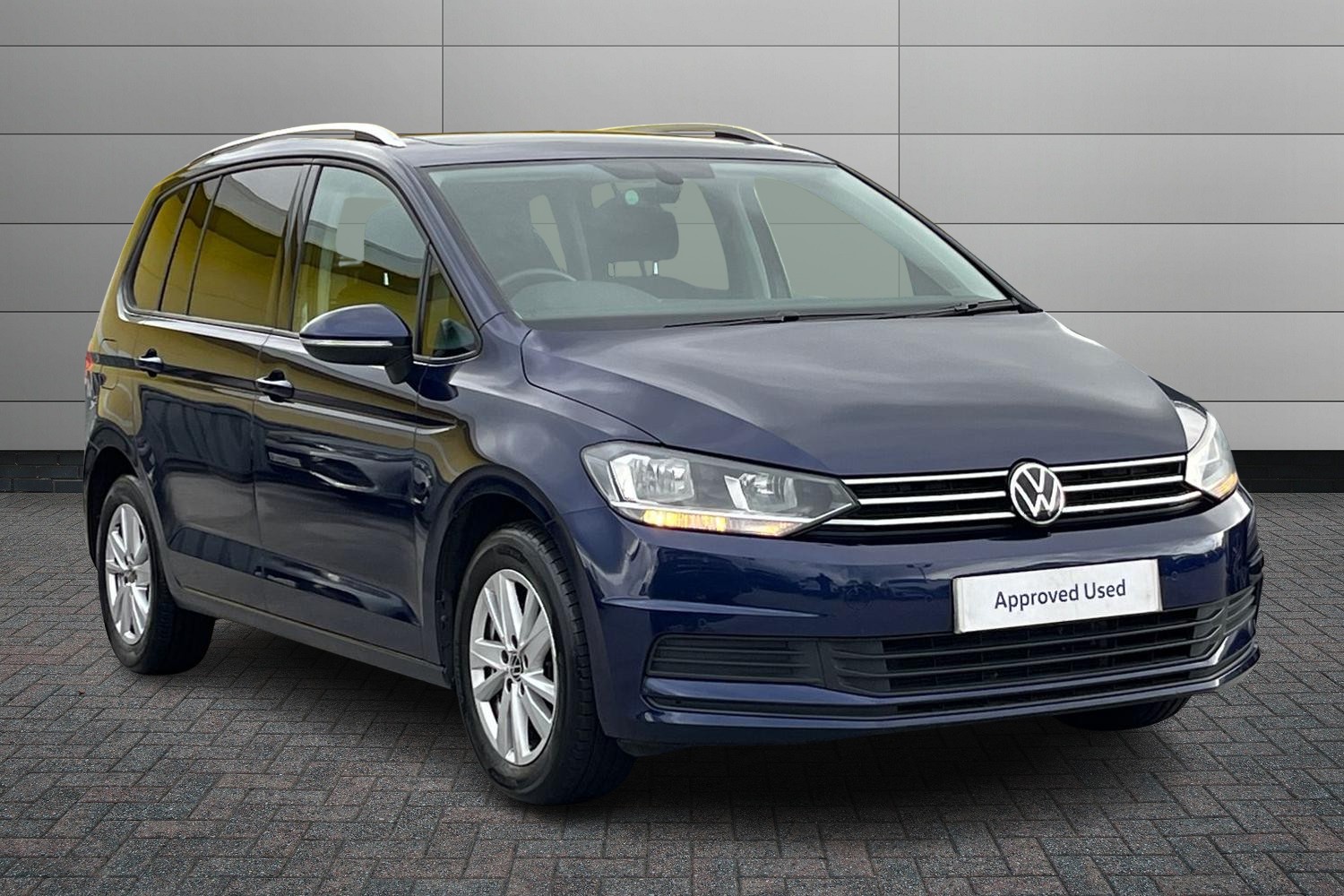 Main listing image - Volkswagen Touran