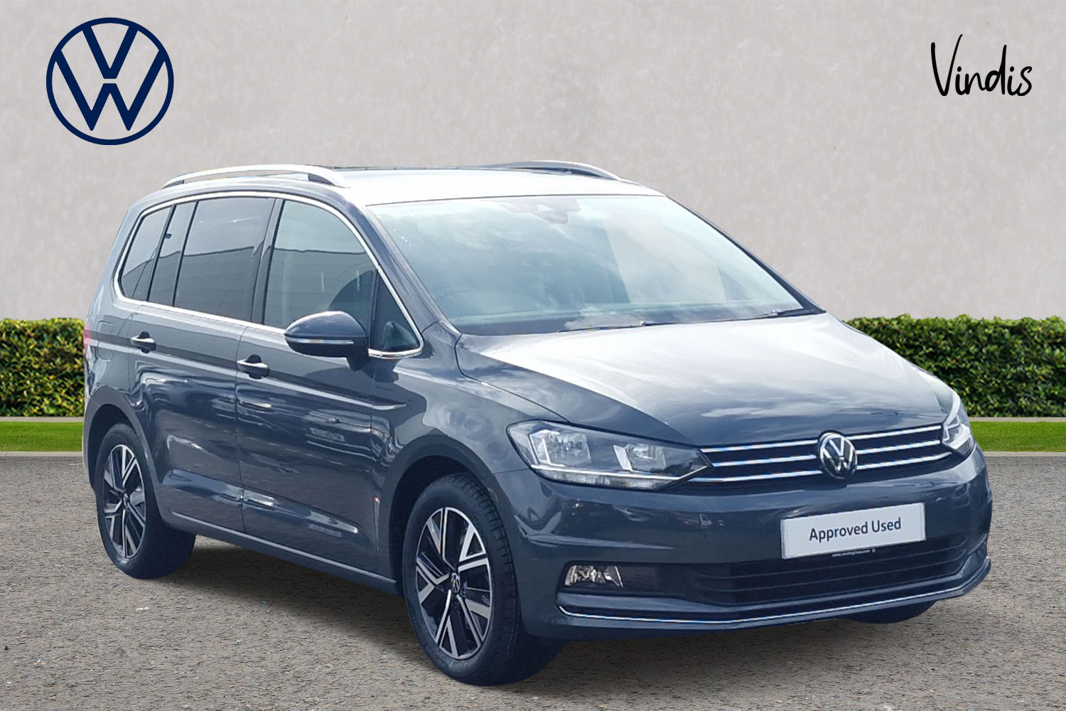 Main listing image - Volkswagen Touran