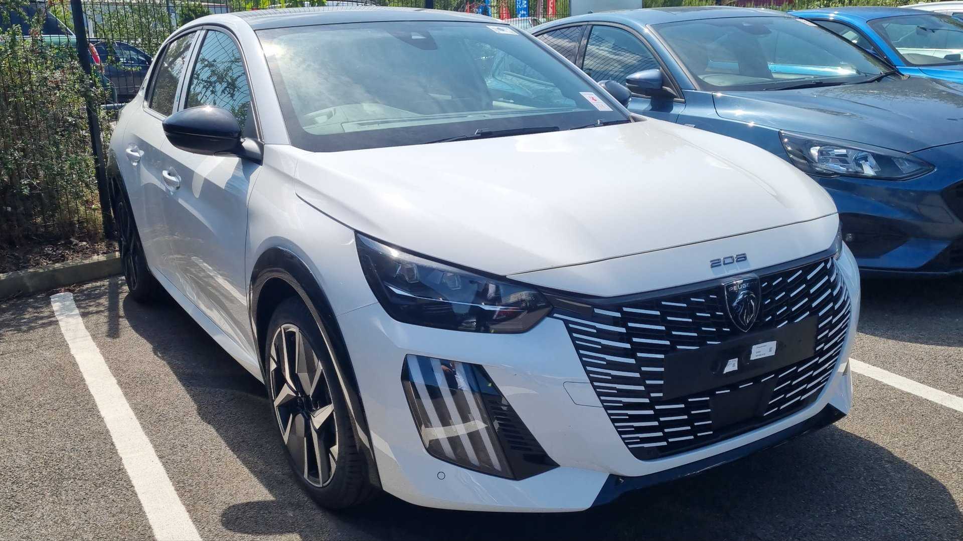 Main listing image - Peugeot 208