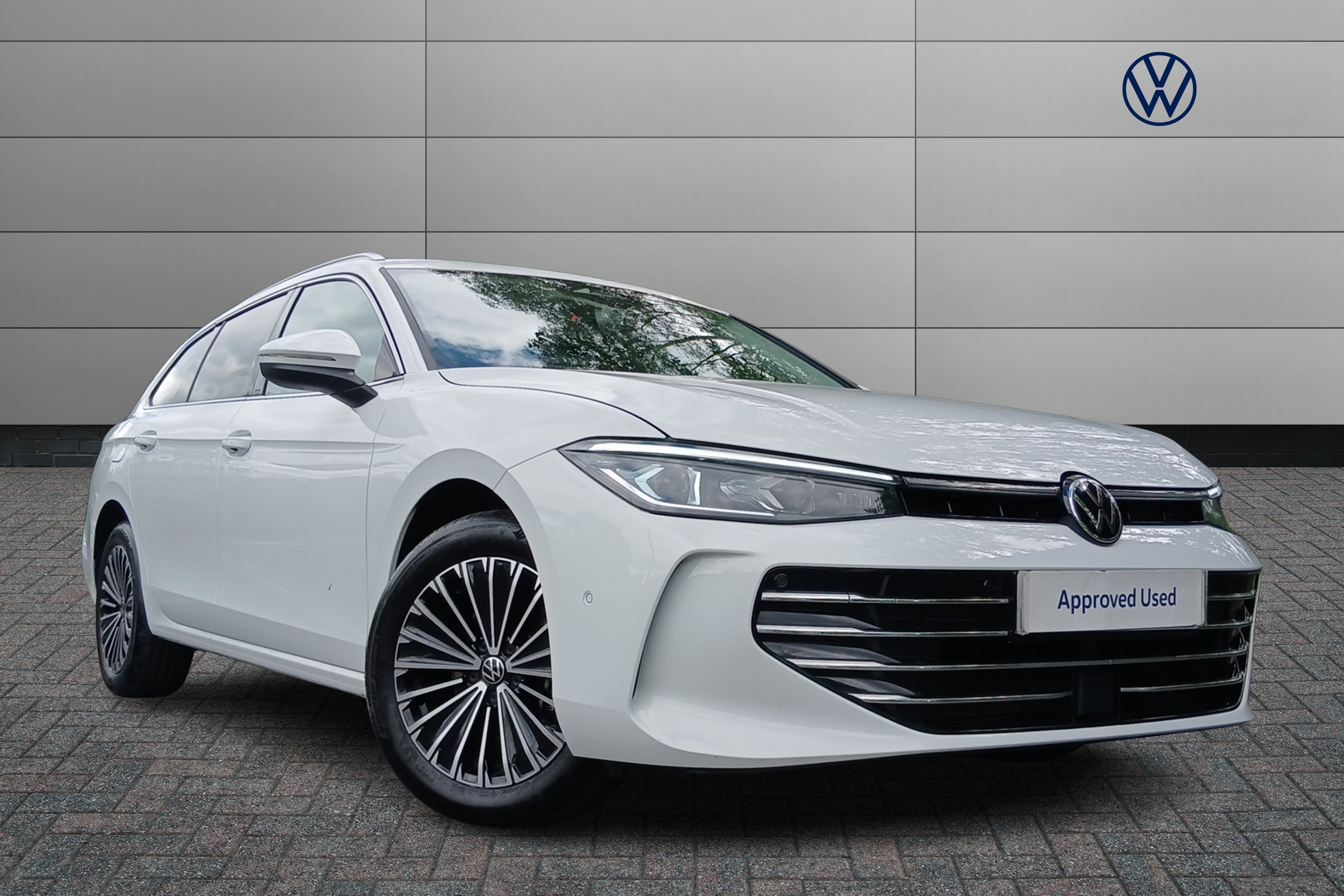 Main listing image - Volkswagen Passat