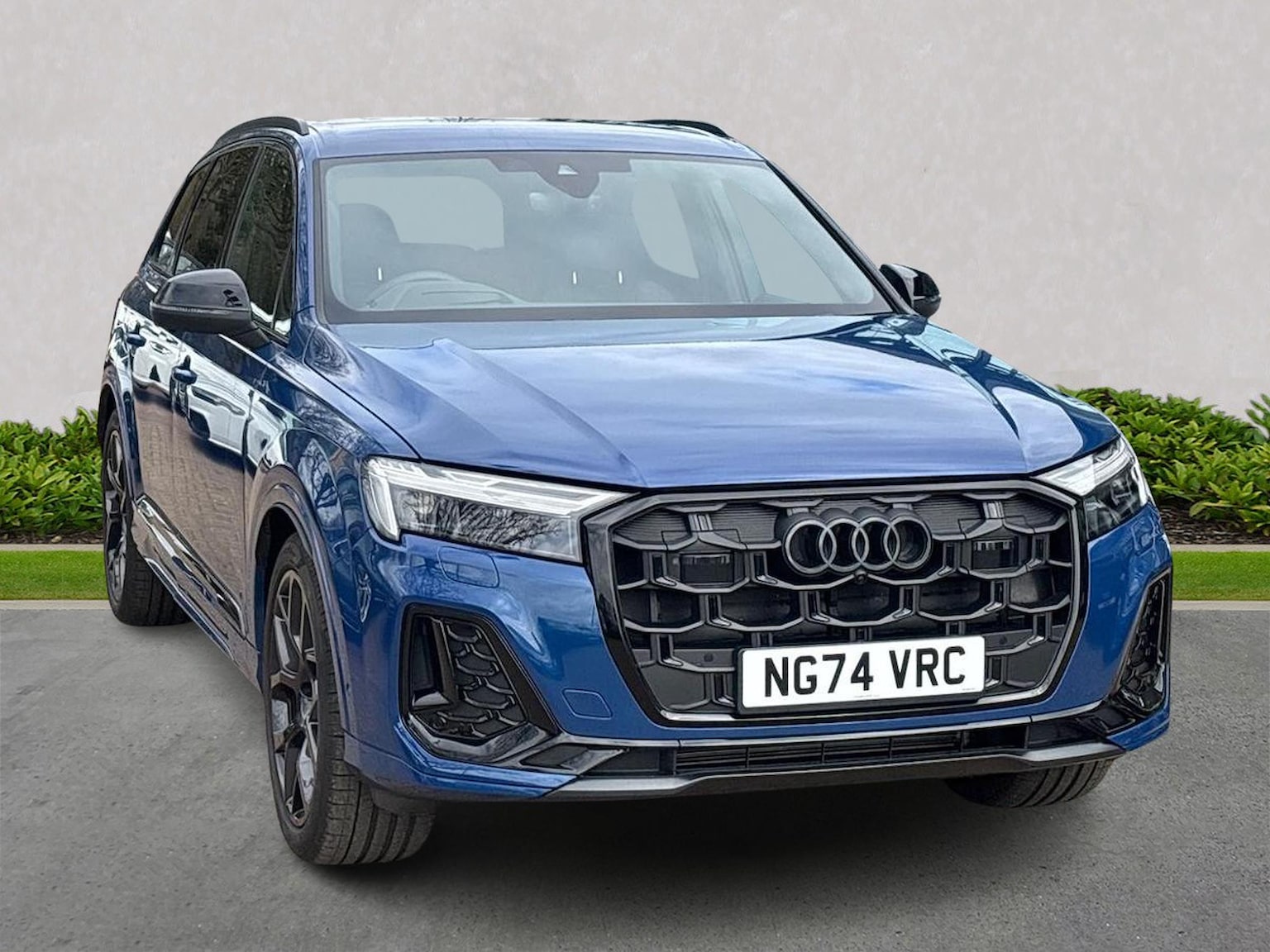Main listing image - Audi Q7
