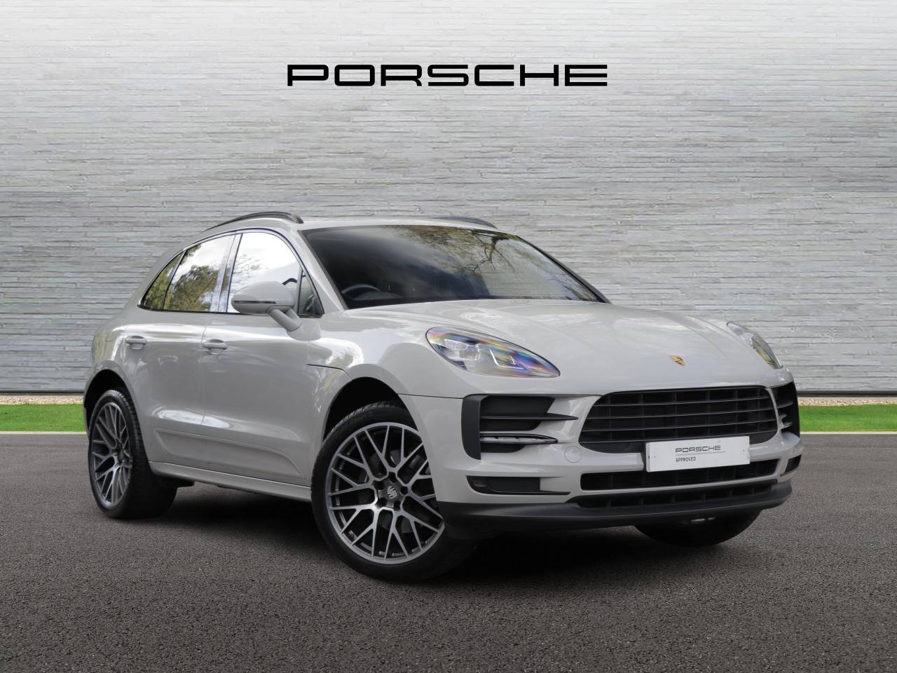 Main listing image - Porsche Macan