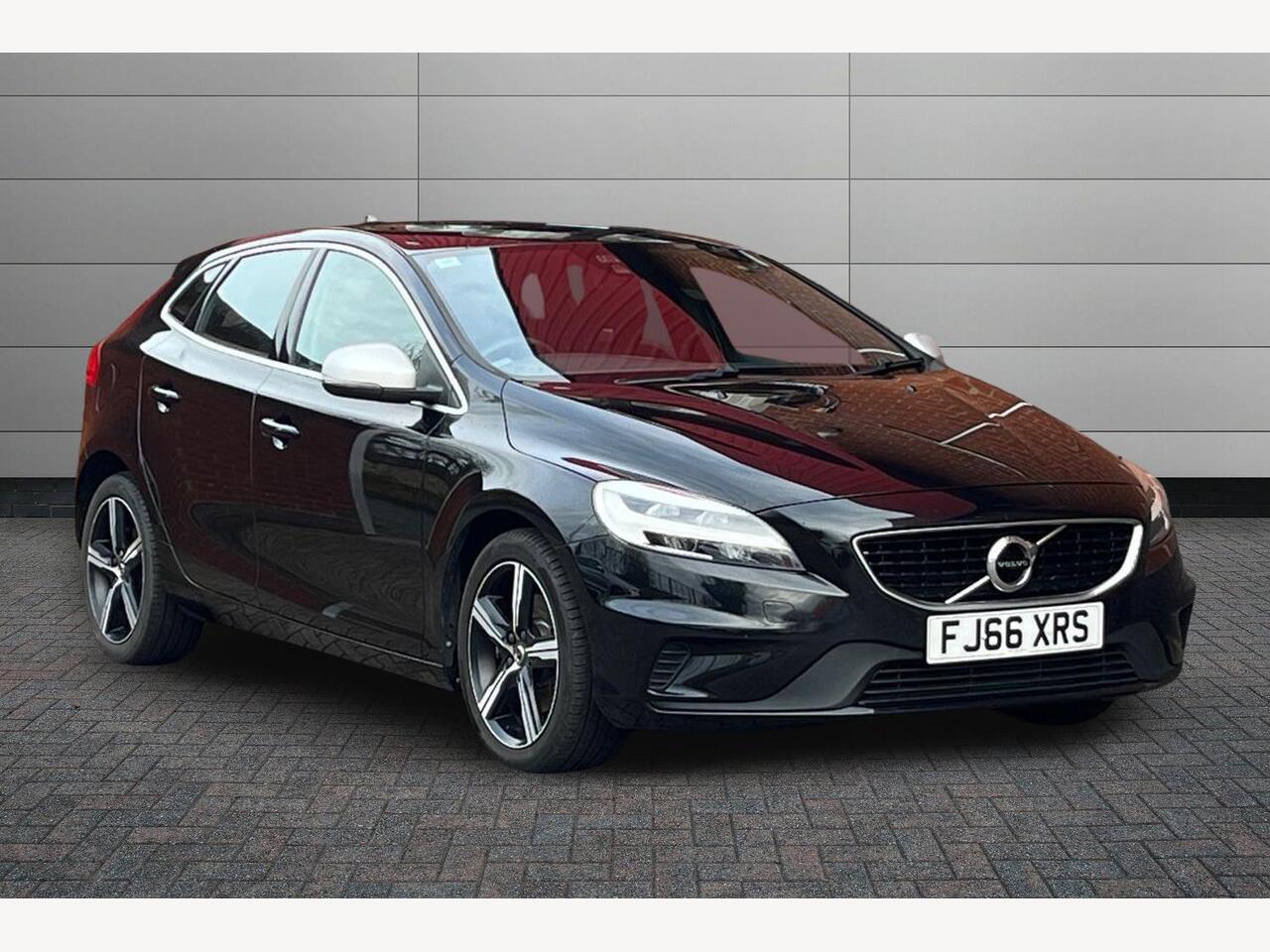 Main listing image - Volvo V40