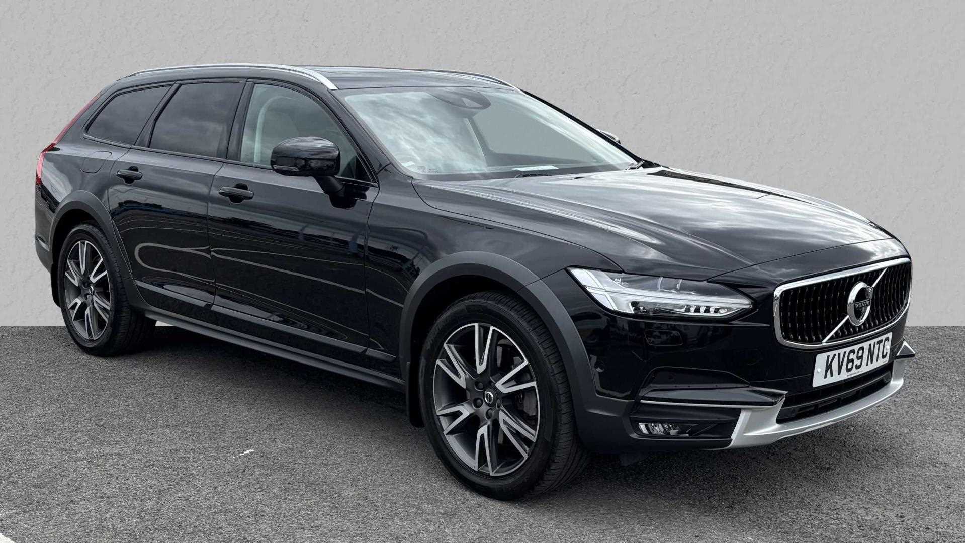 Main listing image - Volvo V90 Cross Country