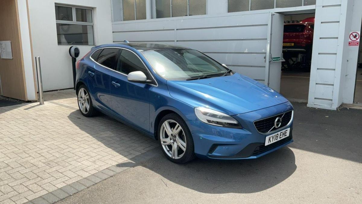 Main listing image - Volvo V40