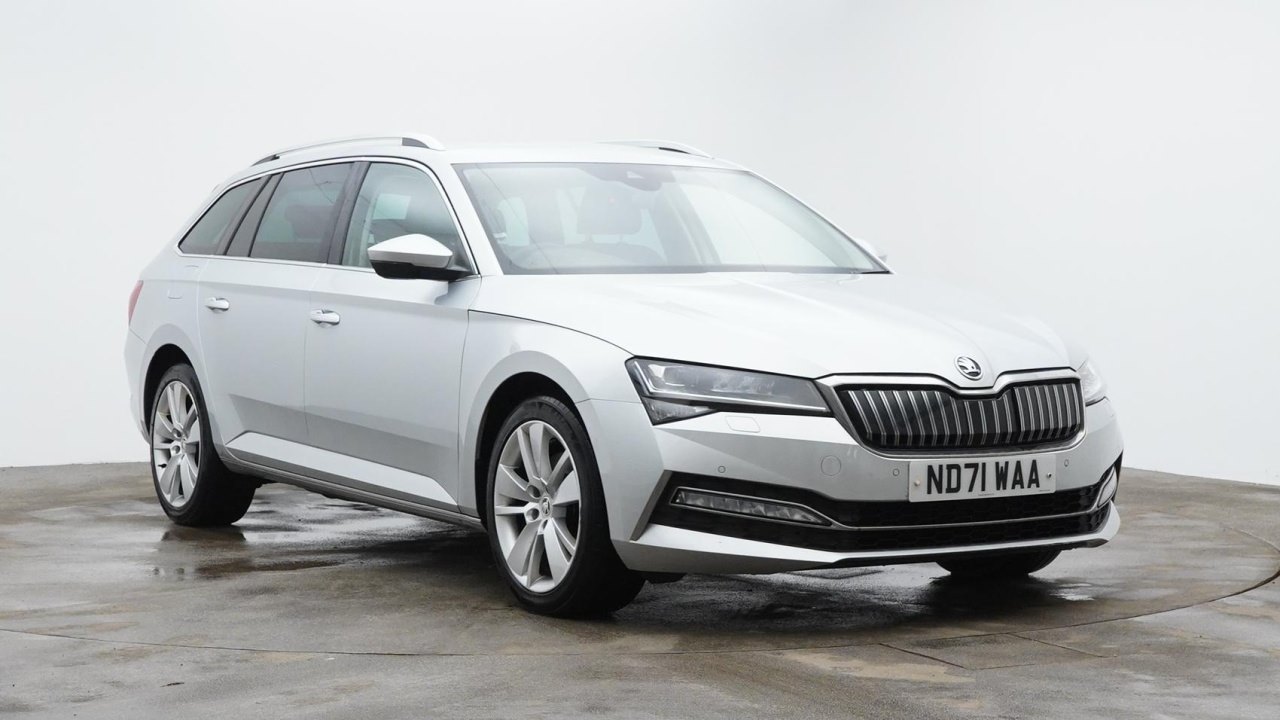 Main listing image - Skoda Superb Estate