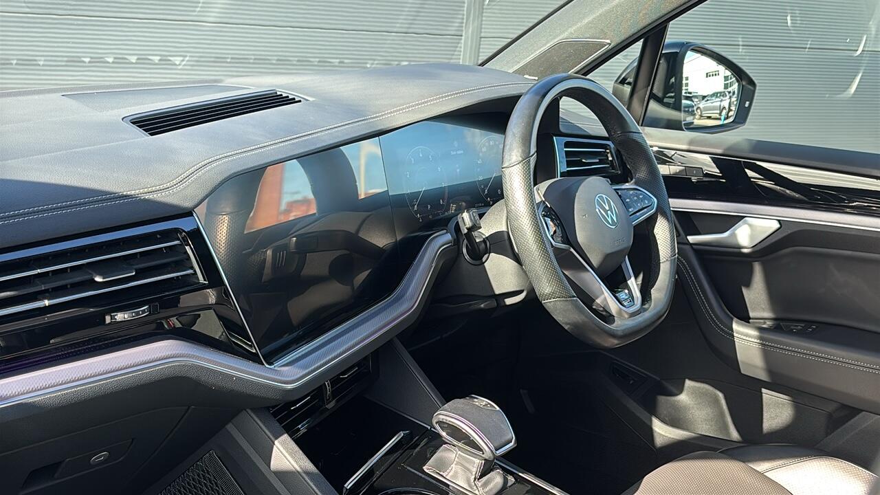 Main listing image - Volkswagen Touareg