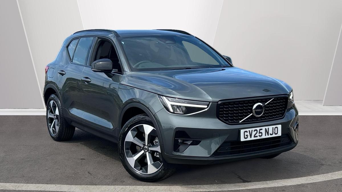 Main listing image - Volvo XC40