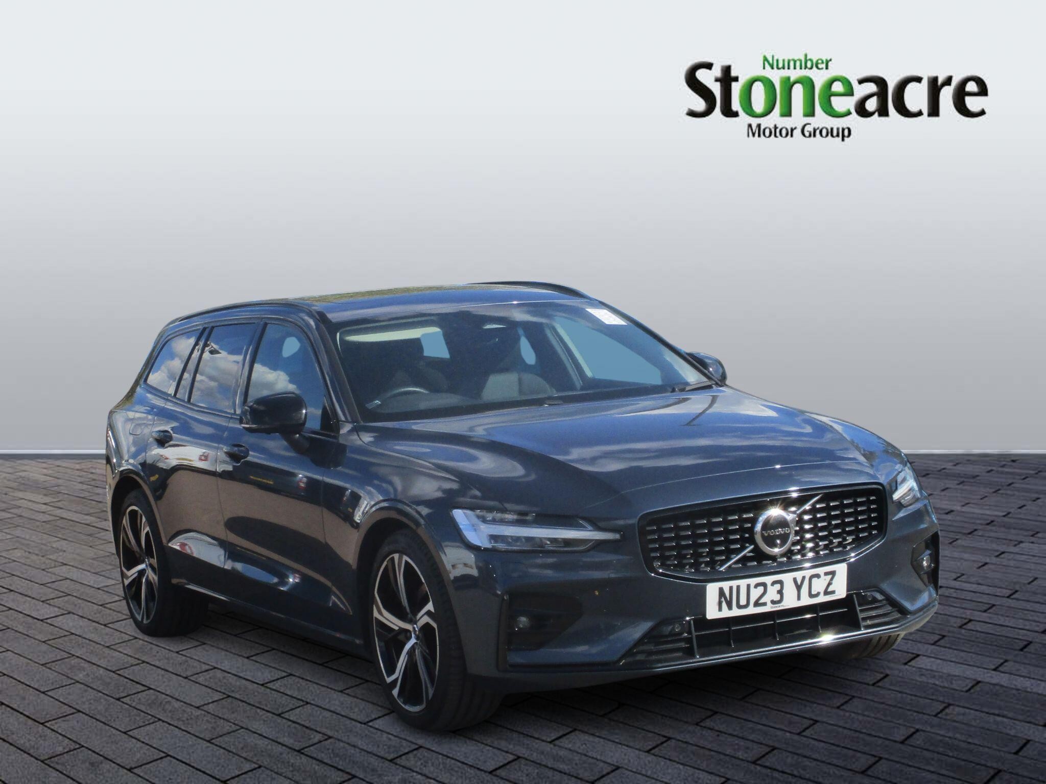 Main listing image - Volvo V60