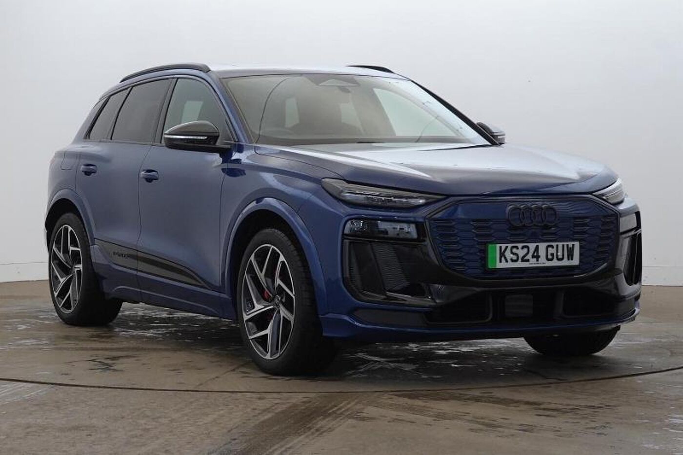 Main listing image - Audi Q6 e-tron