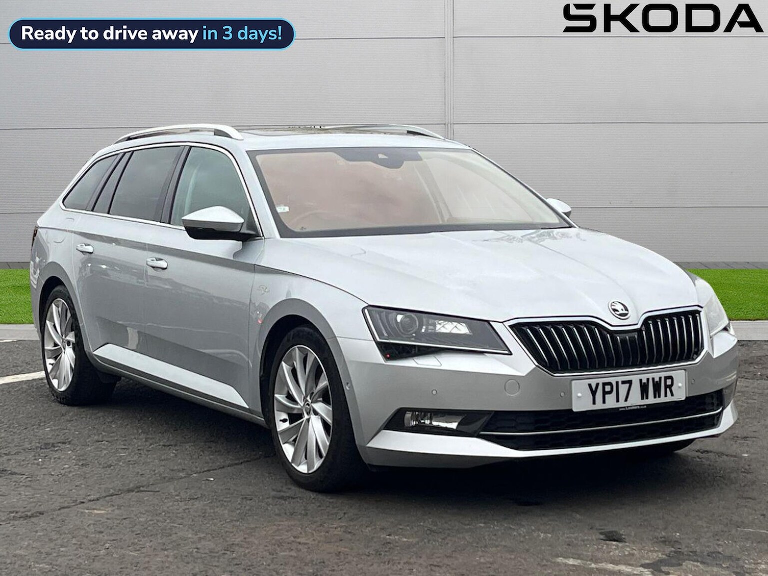 Main listing image - Skoda Superb Estate