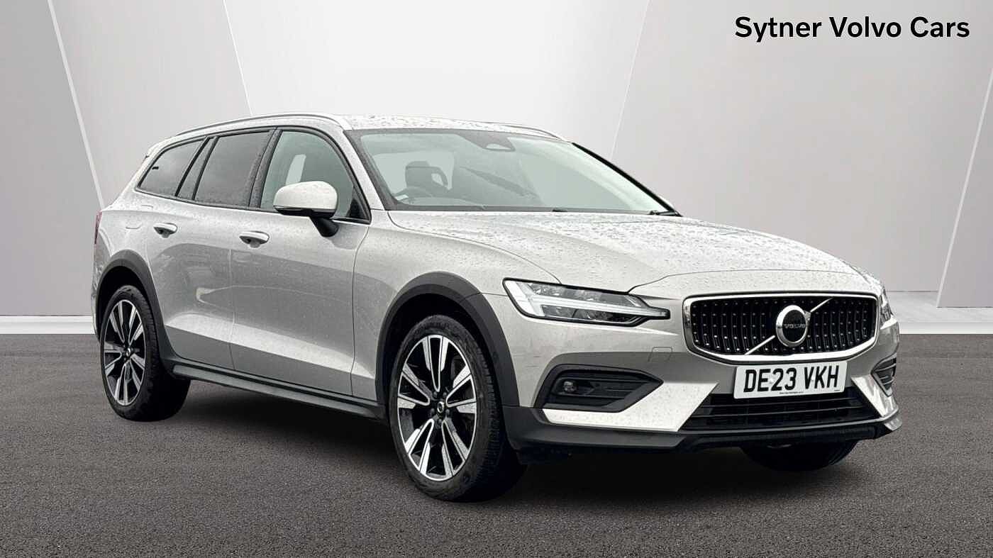Main listing image - Volvo V60 Cross Country