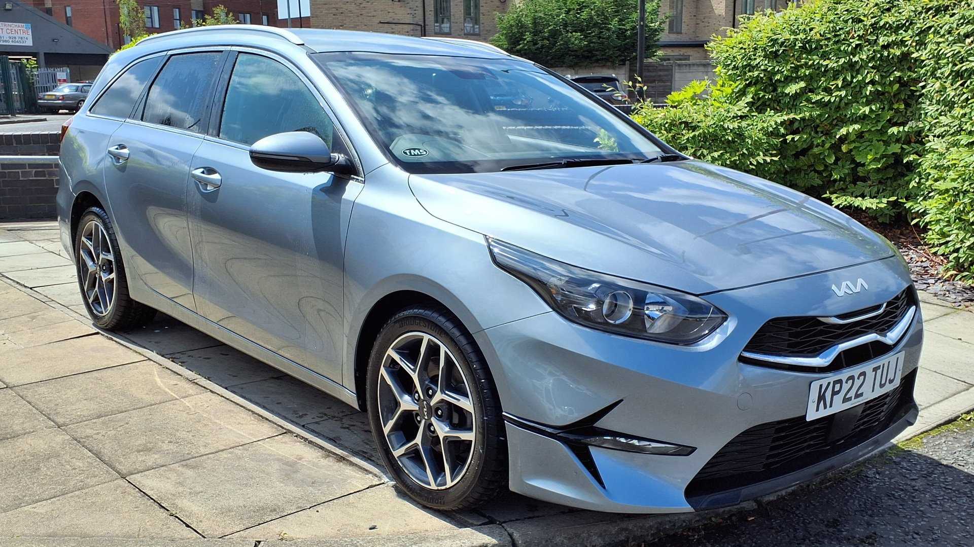 Main listing image - Kia Ceed SW