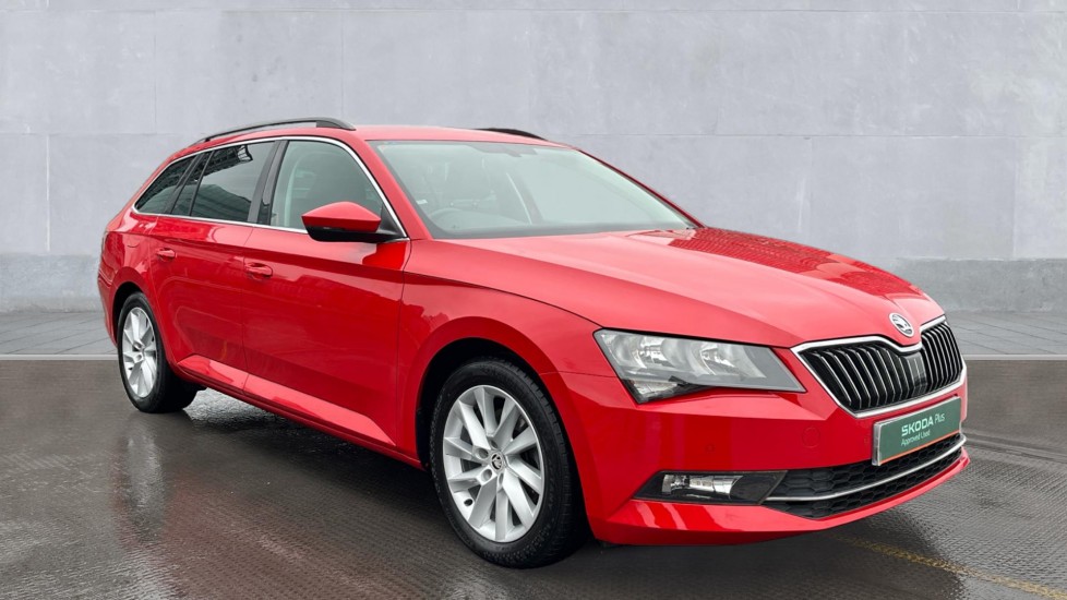 Main listing image - Skoda Superb Estate