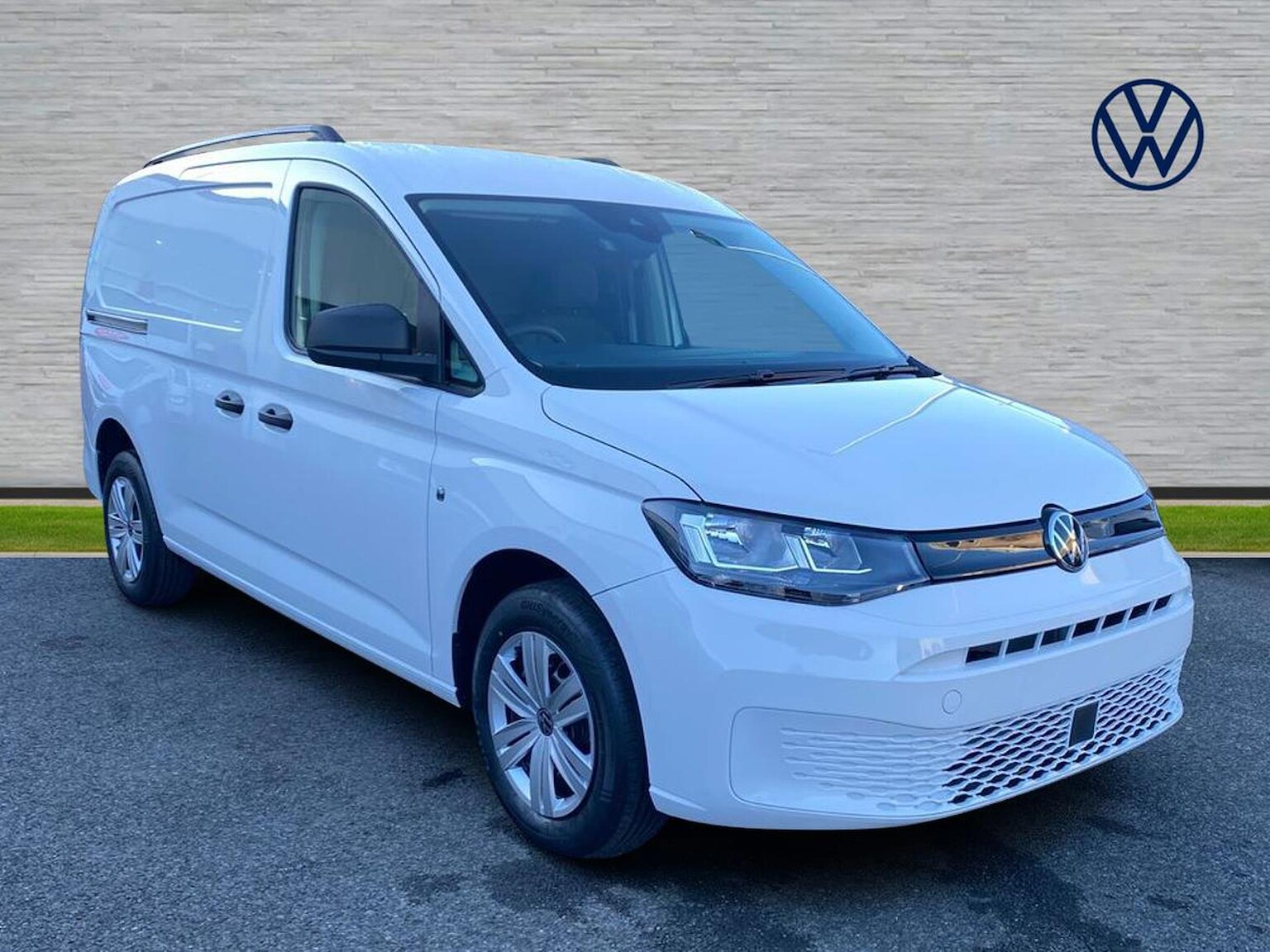 Main listing image - Volkswagen Caddy Maxi