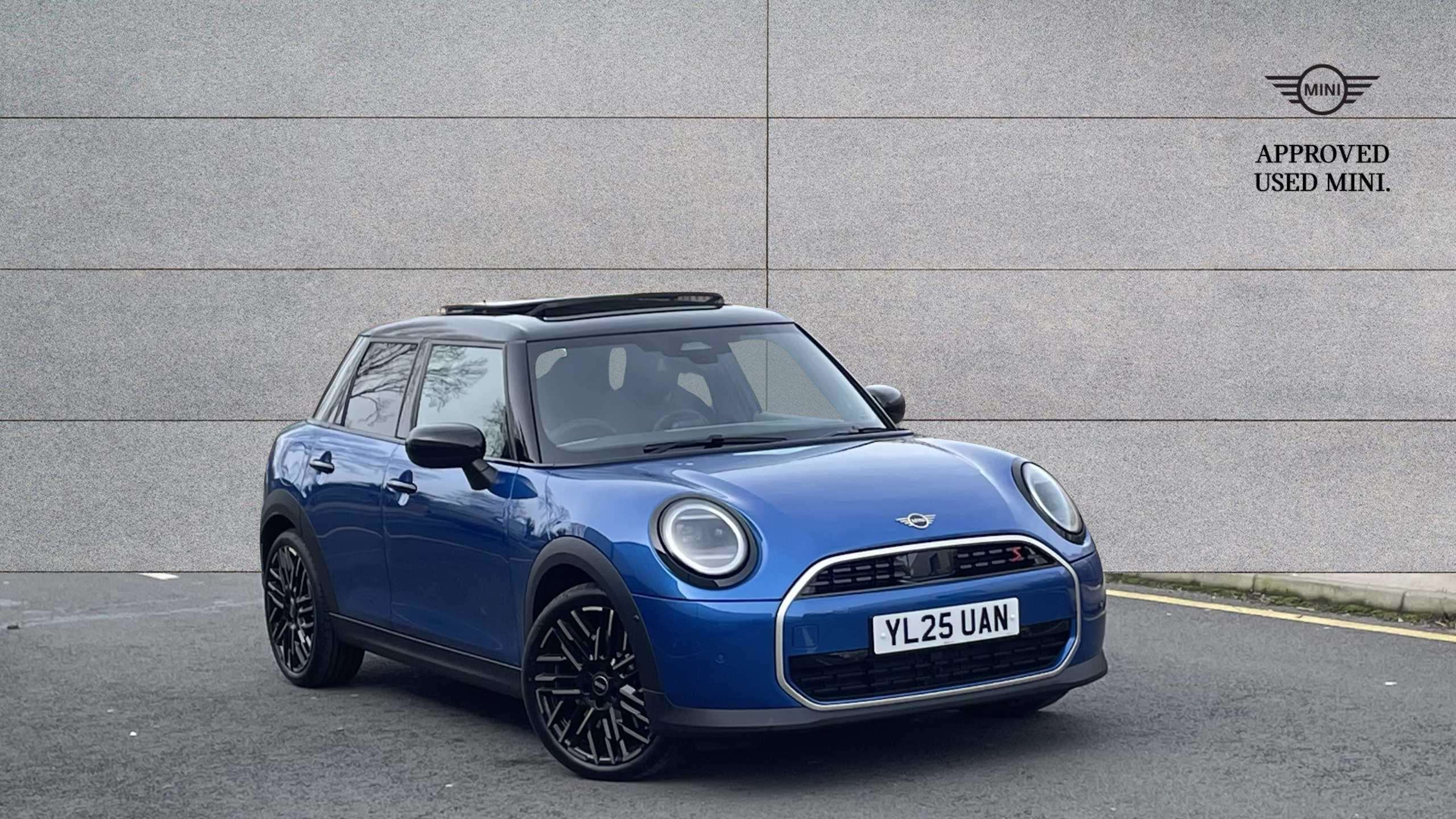 Main listing image - MINI Hatchback 5dr