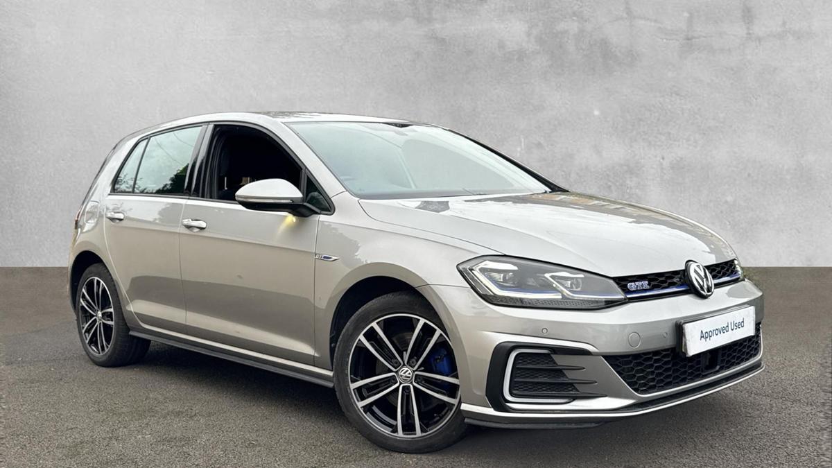 Main listing image - Volkswagen Golf GTE