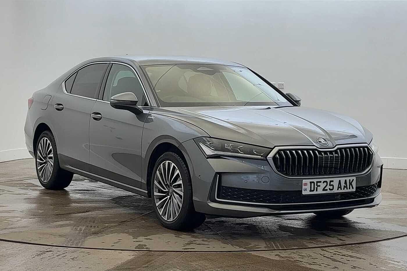 Main listing image - Skoda Superb