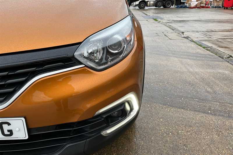 Main listing image - Renault Captur