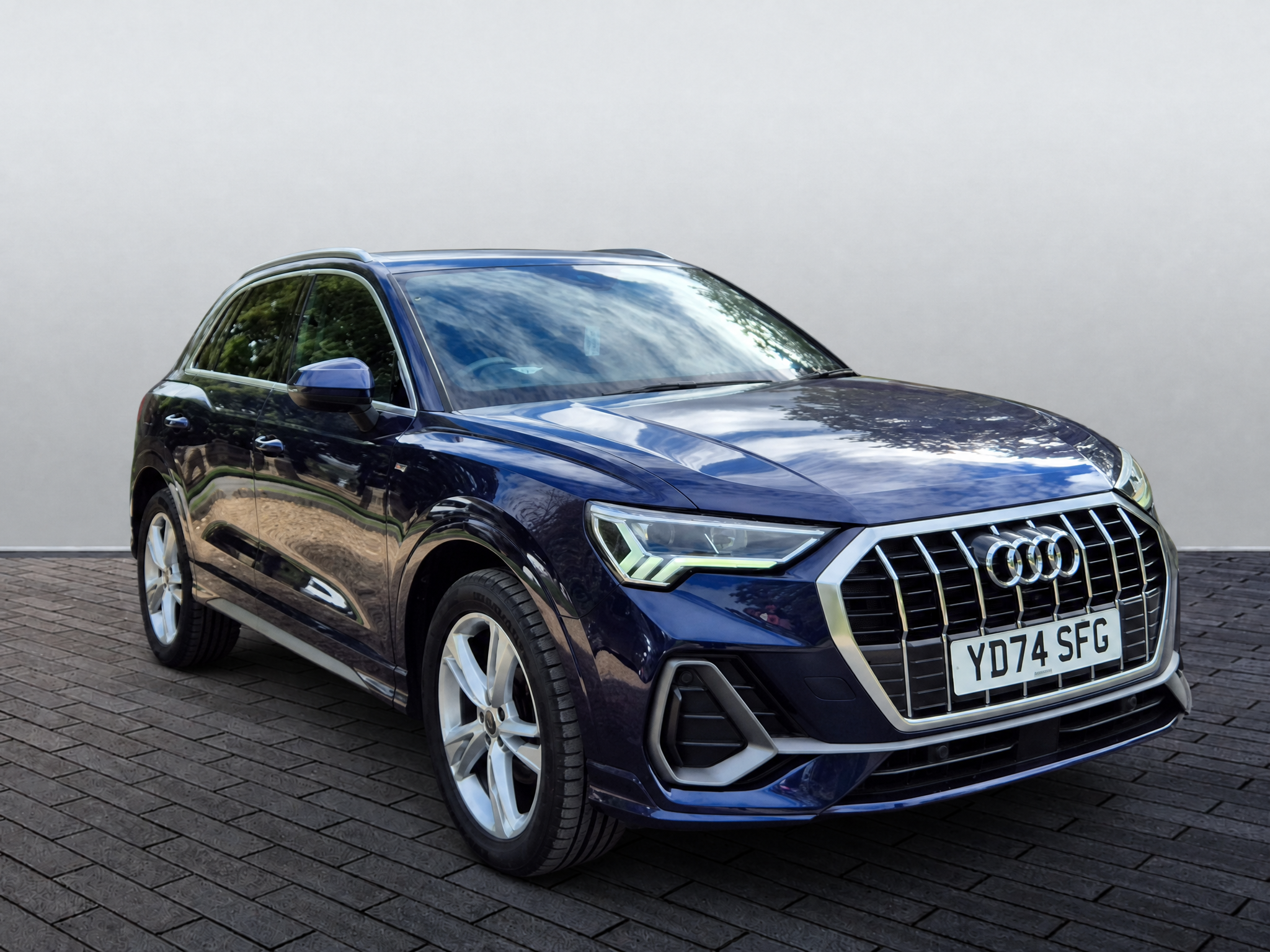 Main listing image - Audi Q3