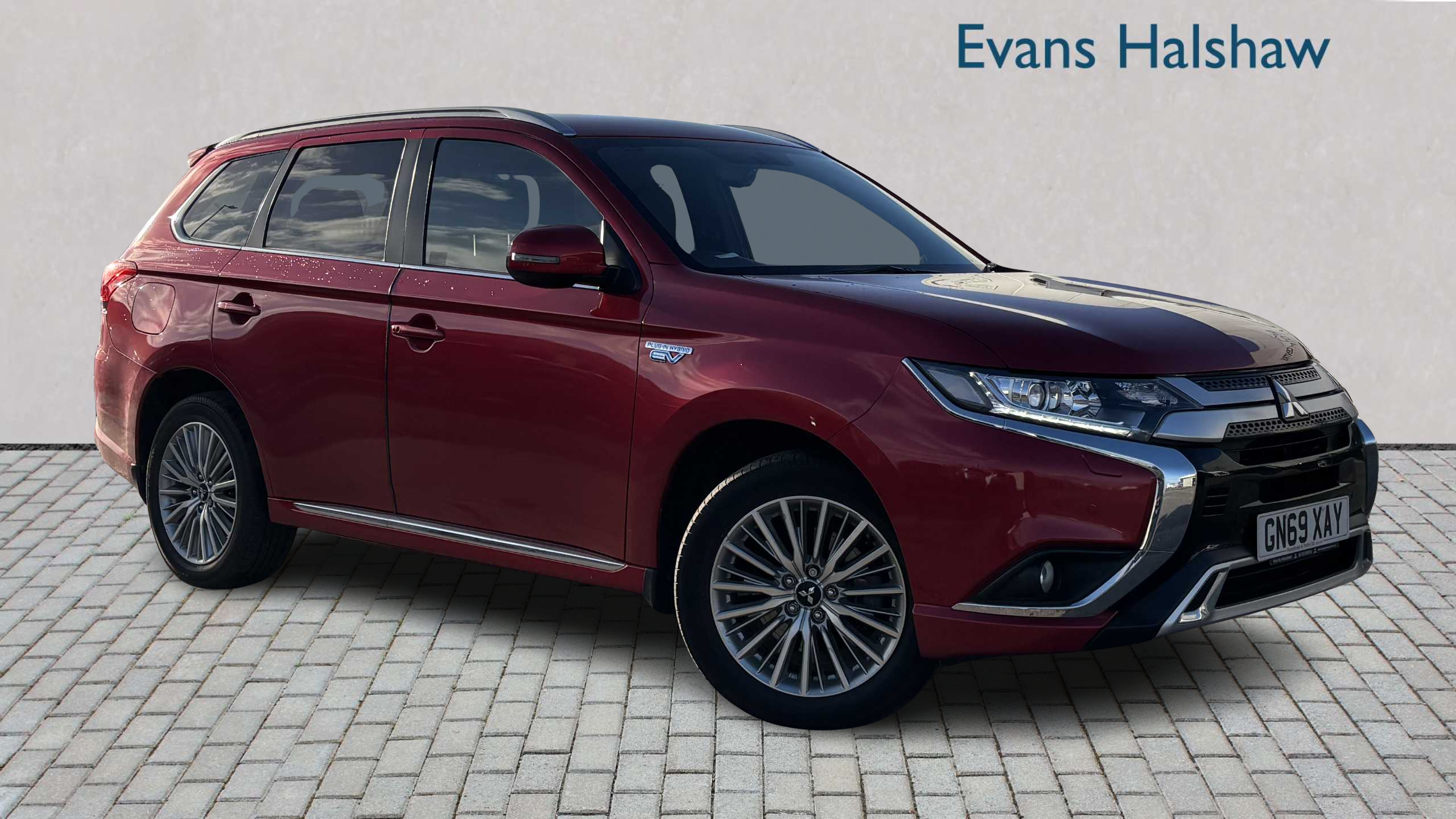 Main listing image - Mitsubishi Outlander