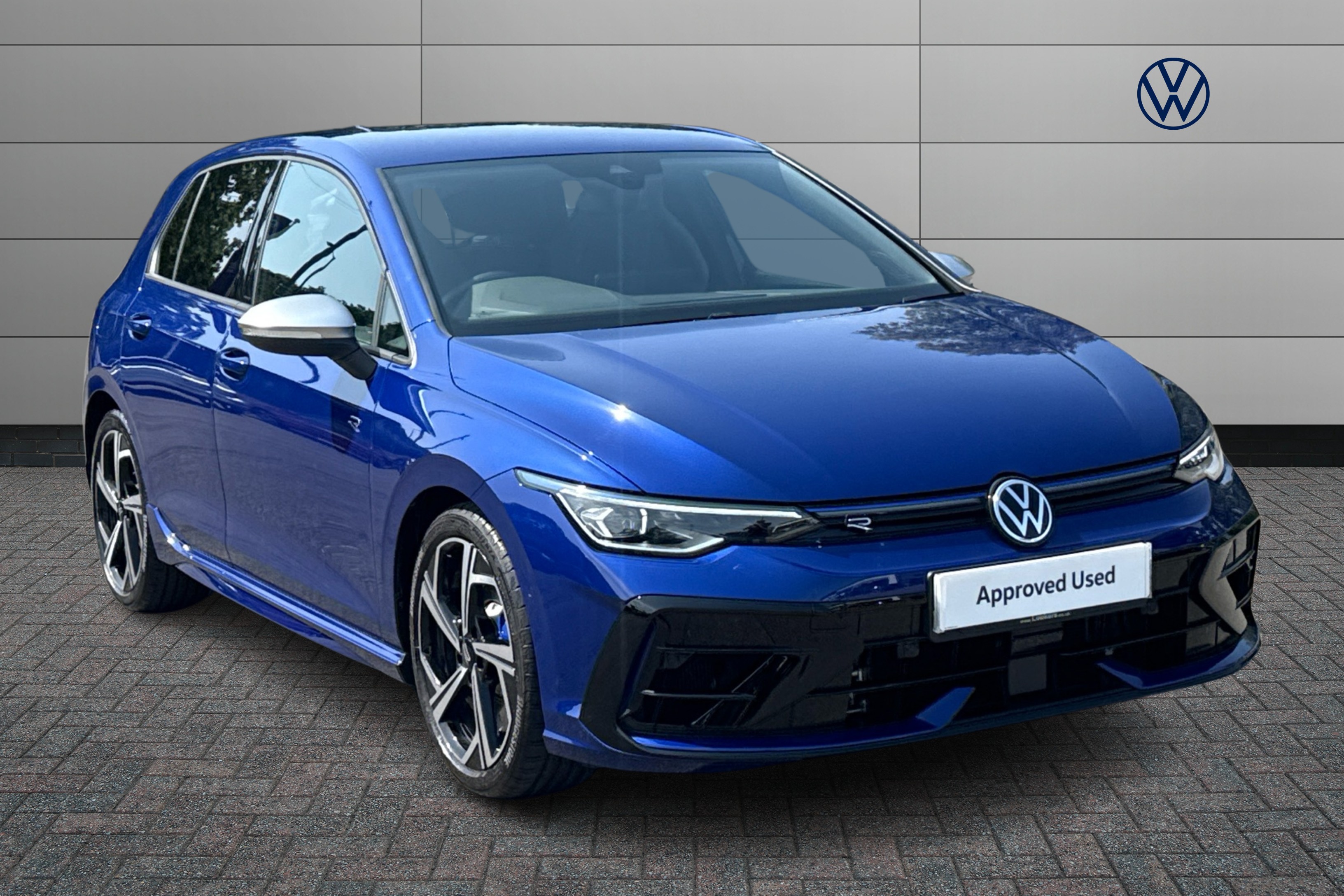 Main listing image - Volkswagen Golf R