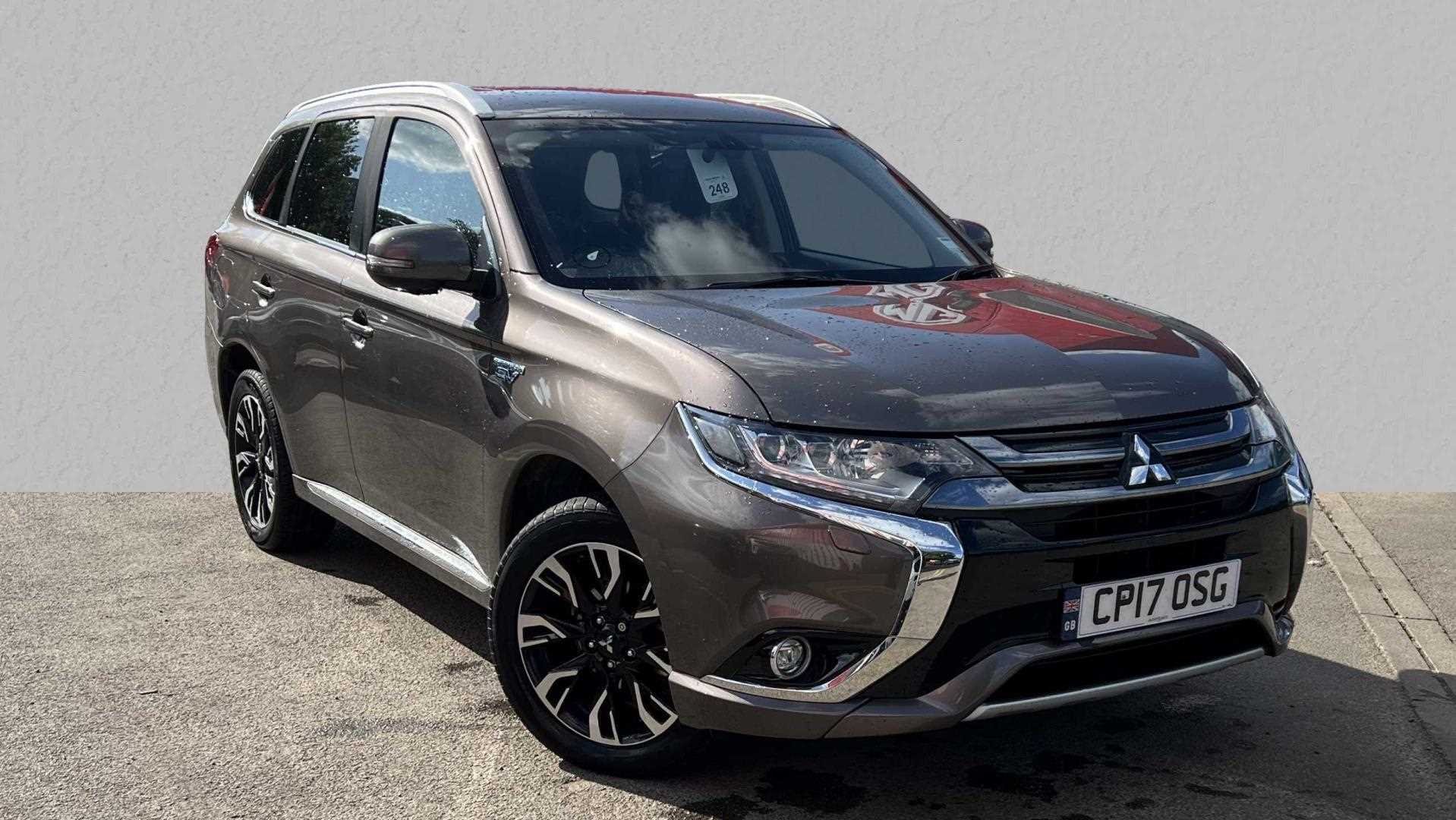 Main listing image - Mitsubishi Outlander