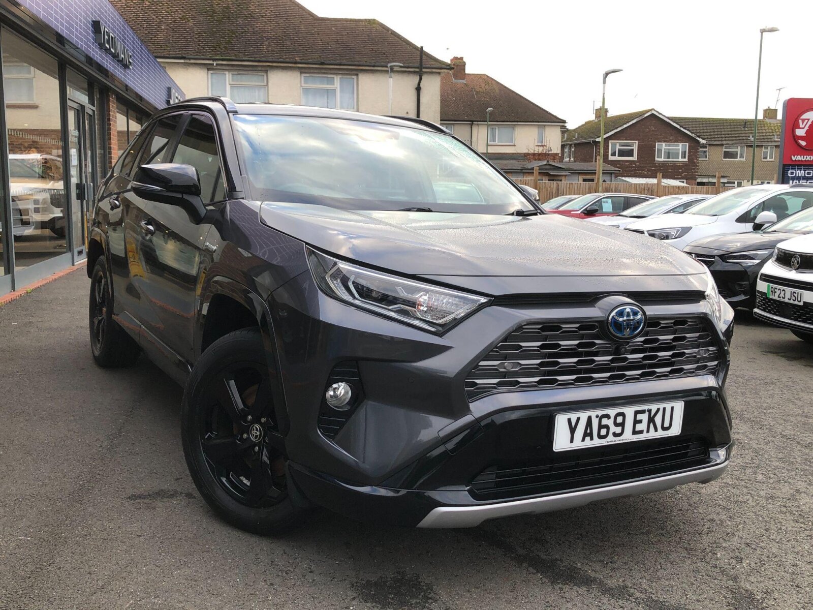 Main listing image - Toyota RAV4