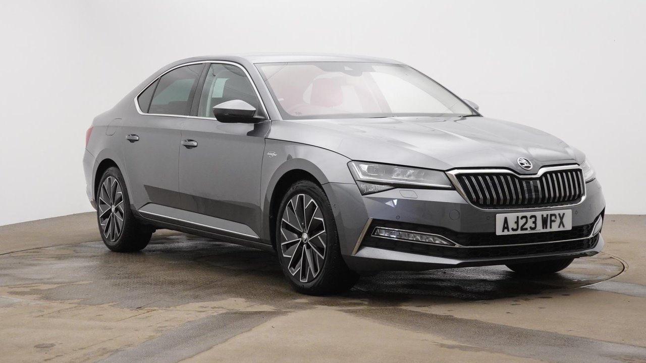 Main listing image - Skoda Superb