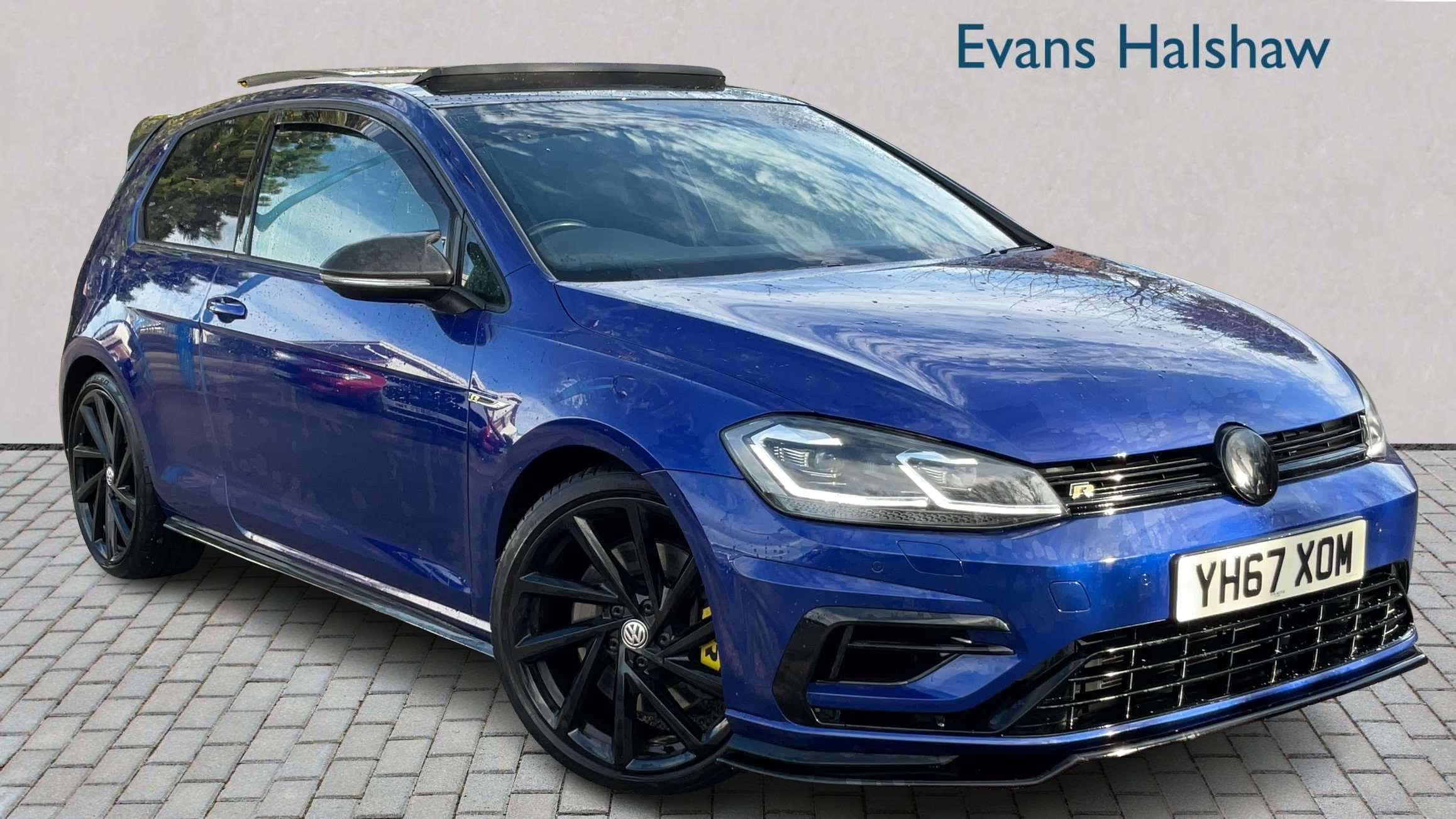 Main listing image - Volkswagen Golf R