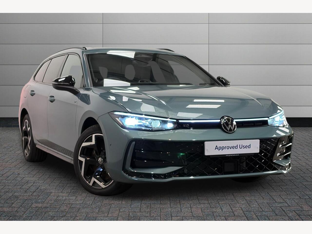 Main listing image - Volkswagen Passat