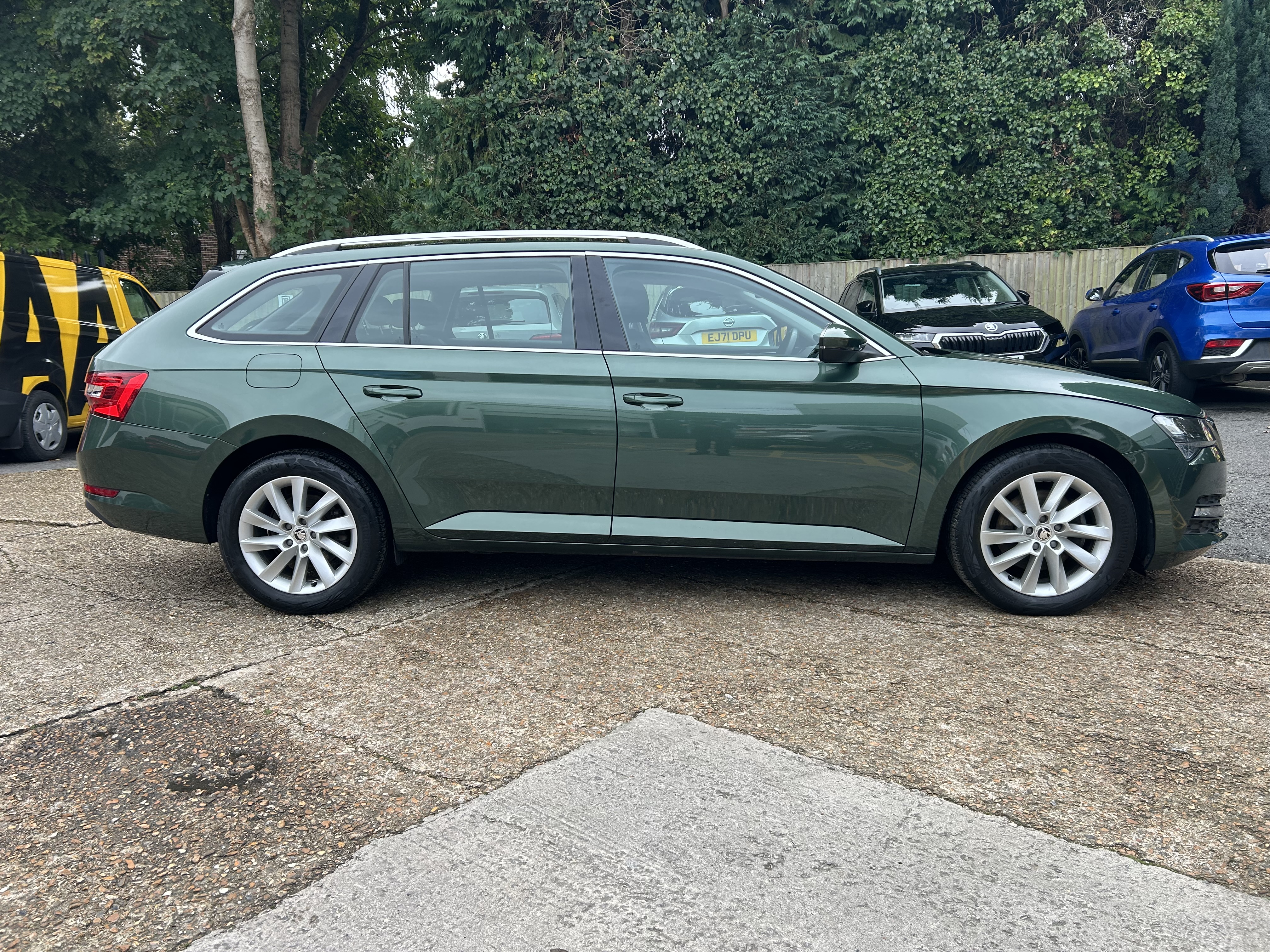 Main listing image - Skoda Superb Estate