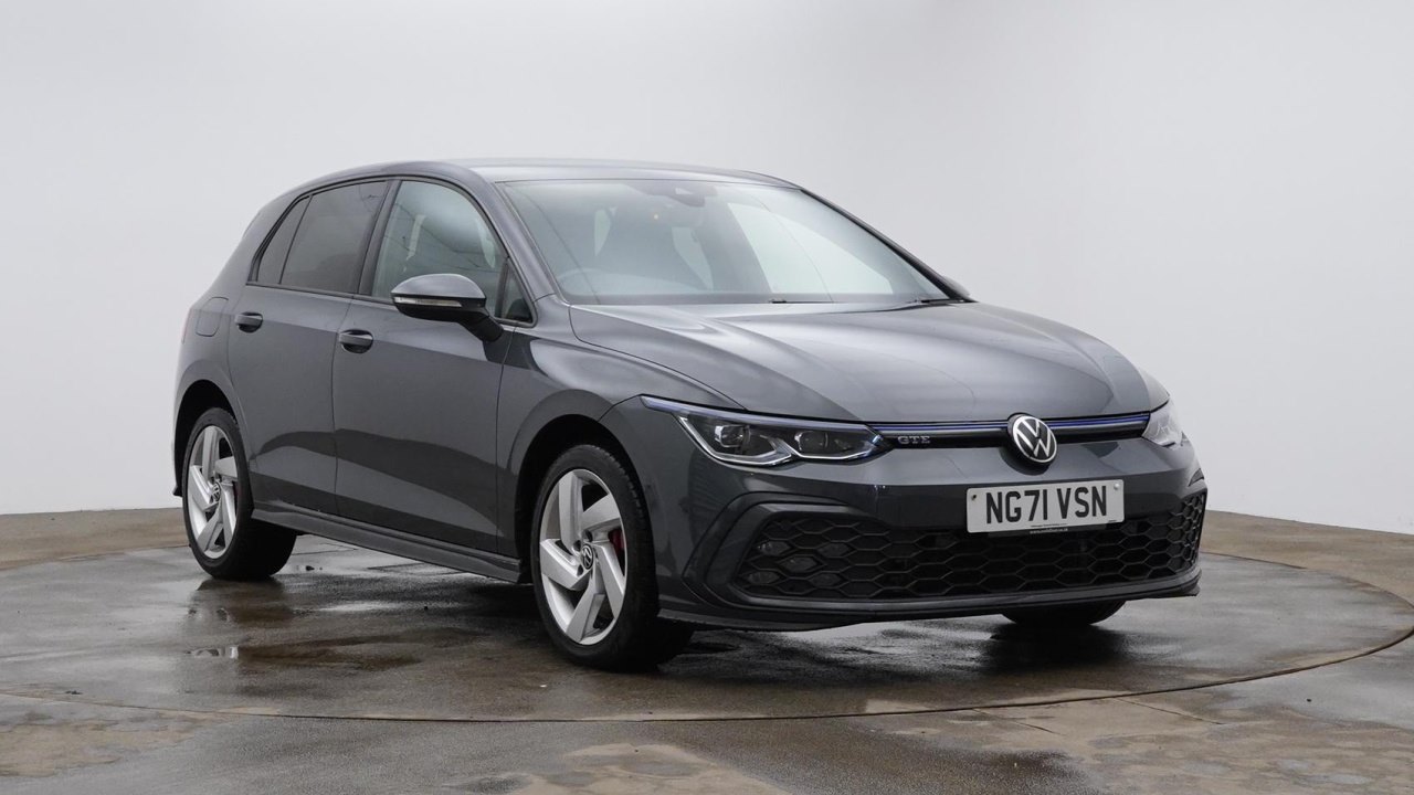 Main listing image - Volkswagen Golf GTE