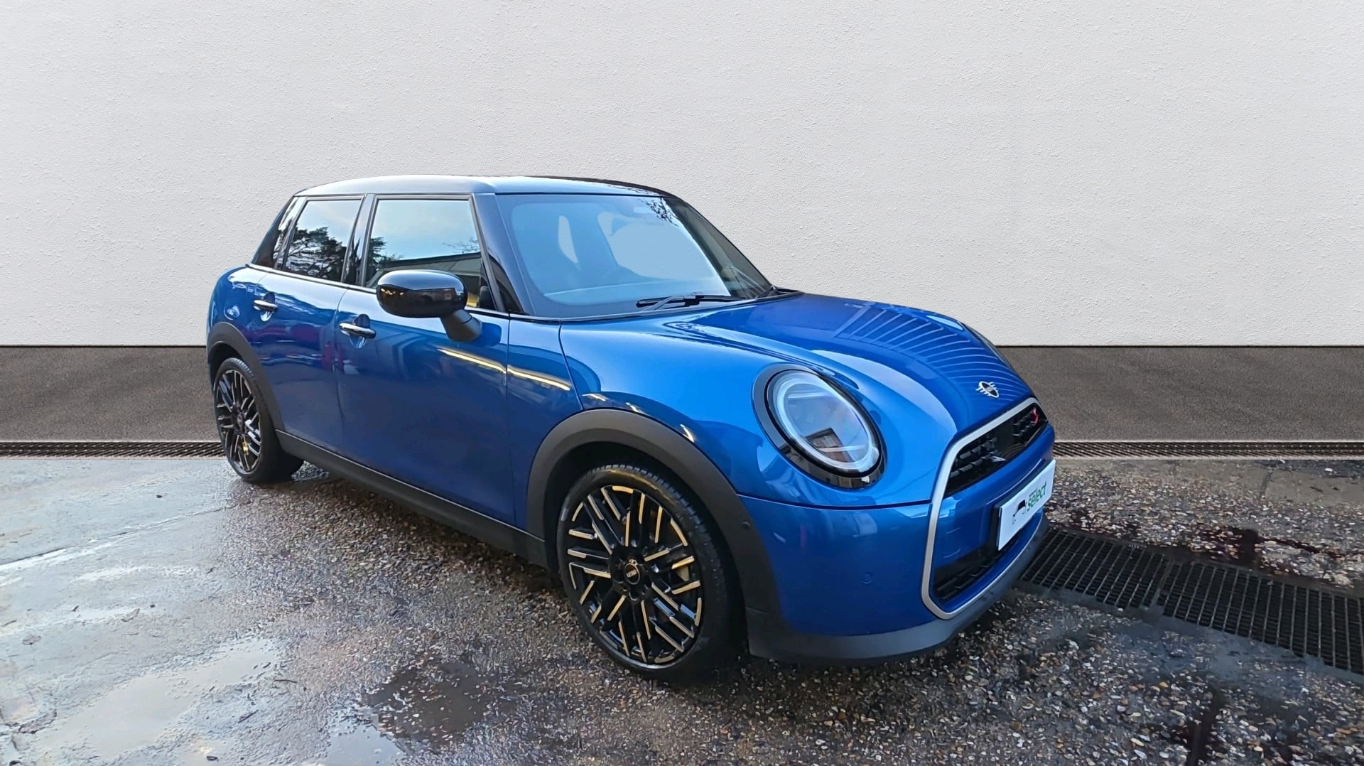 Main listing image - MINI Hatchback 5dr