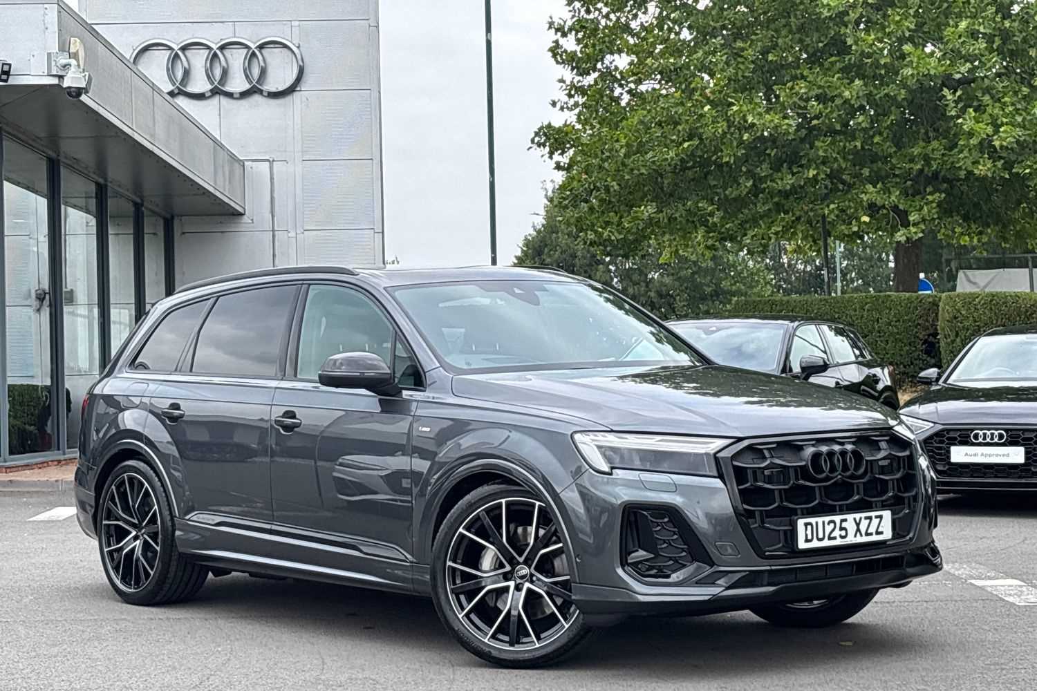 Main listing image - Audi Q7