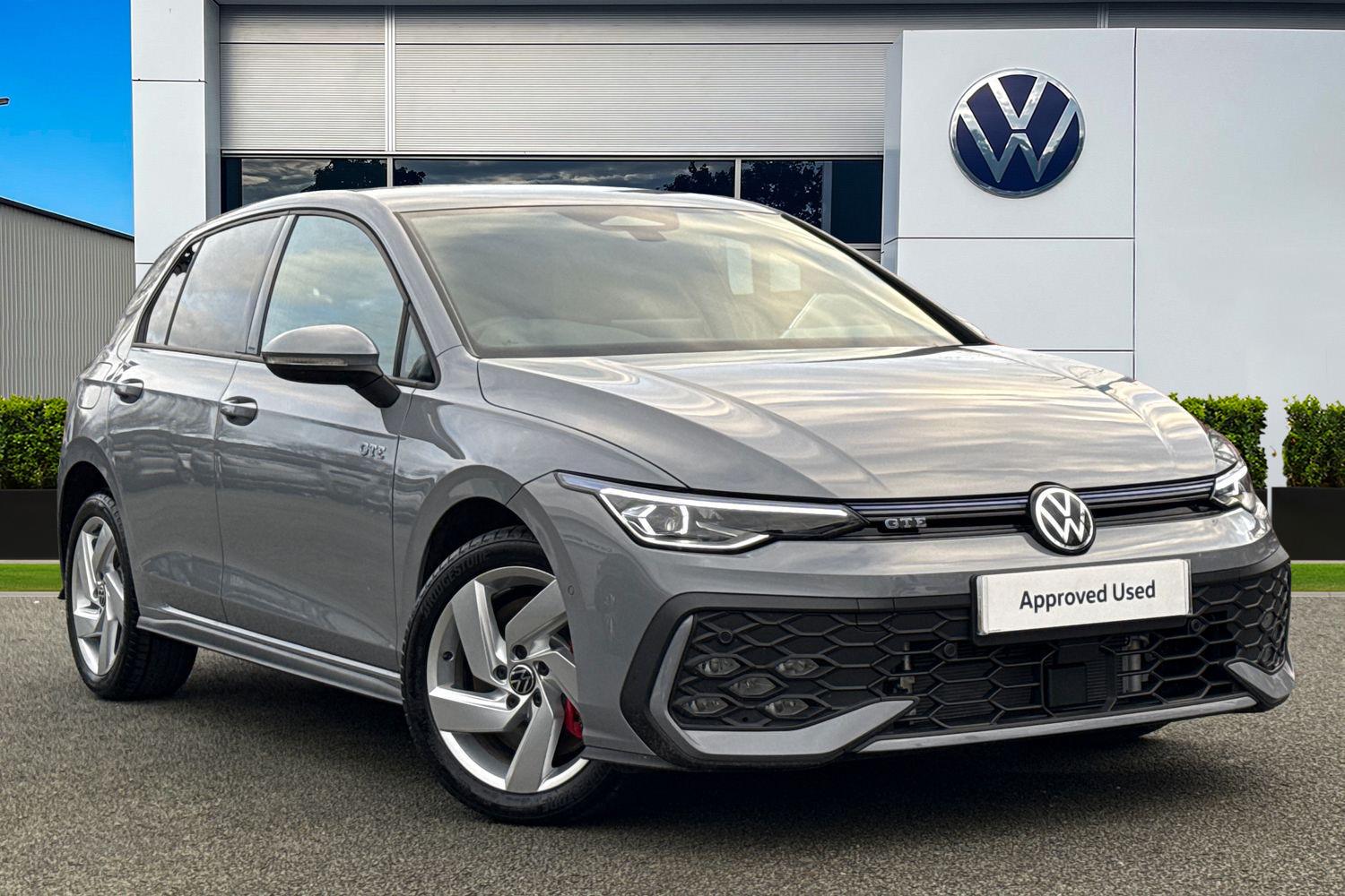 Main listing image - Volkswagen Golf GTE