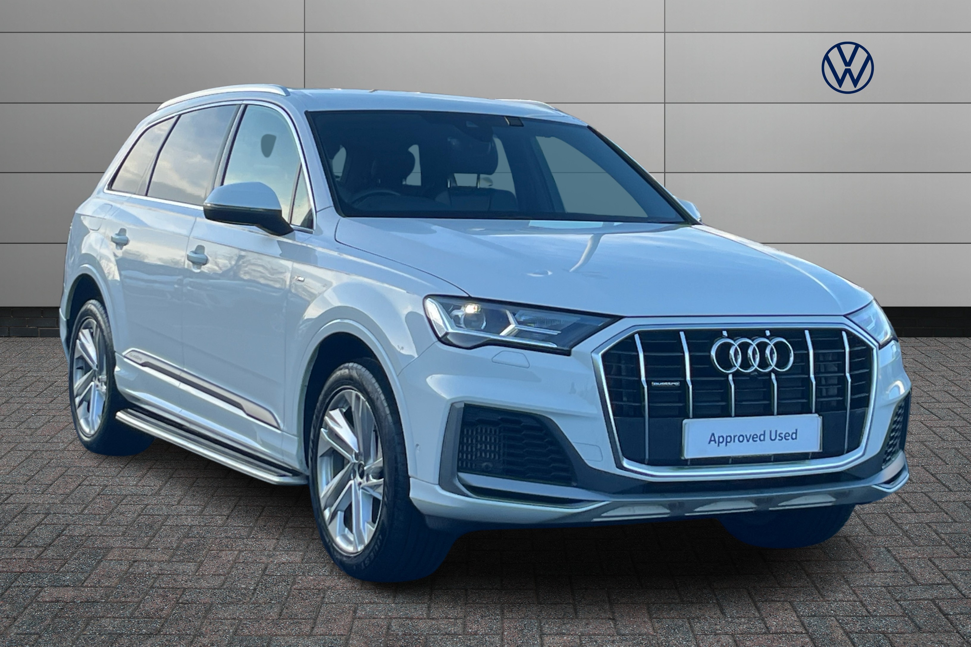 Main listing image - Audi Q7