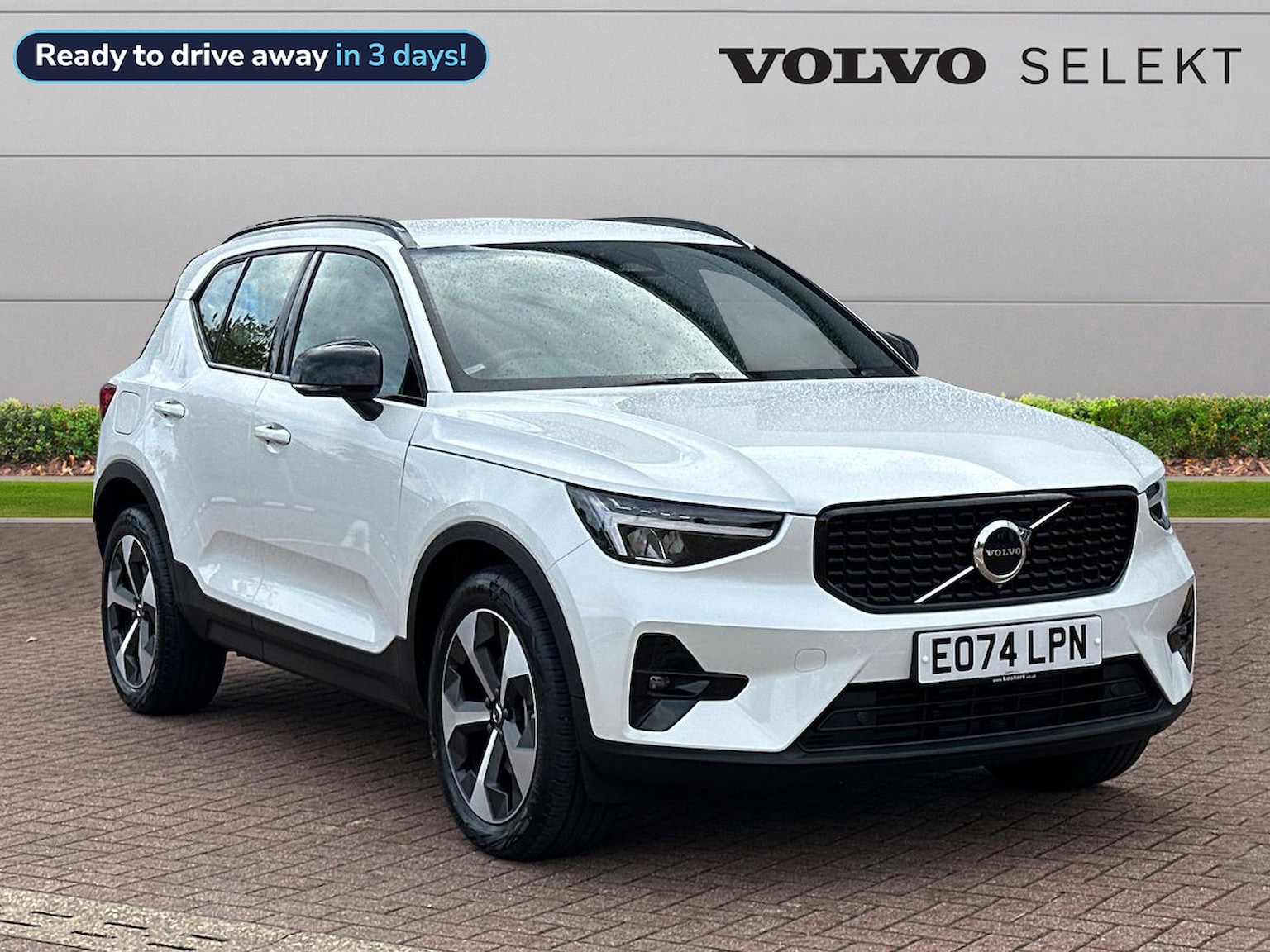 Main listing image - Volvo XC40