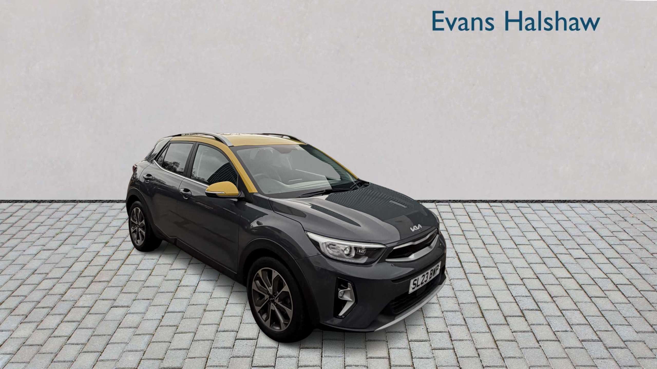 Main listing image - Kia Stonic