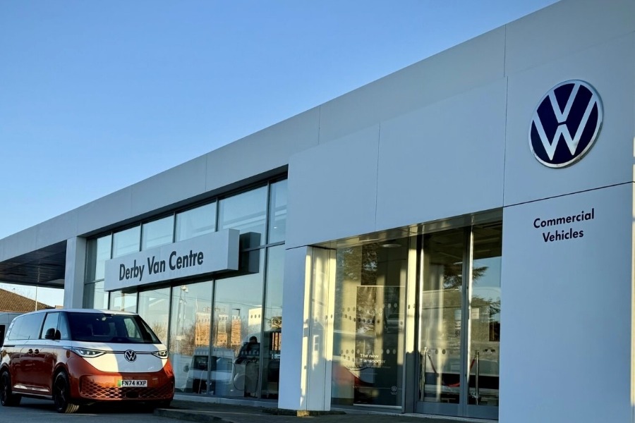 Main listing image - Volkswagen Caddy Maxi