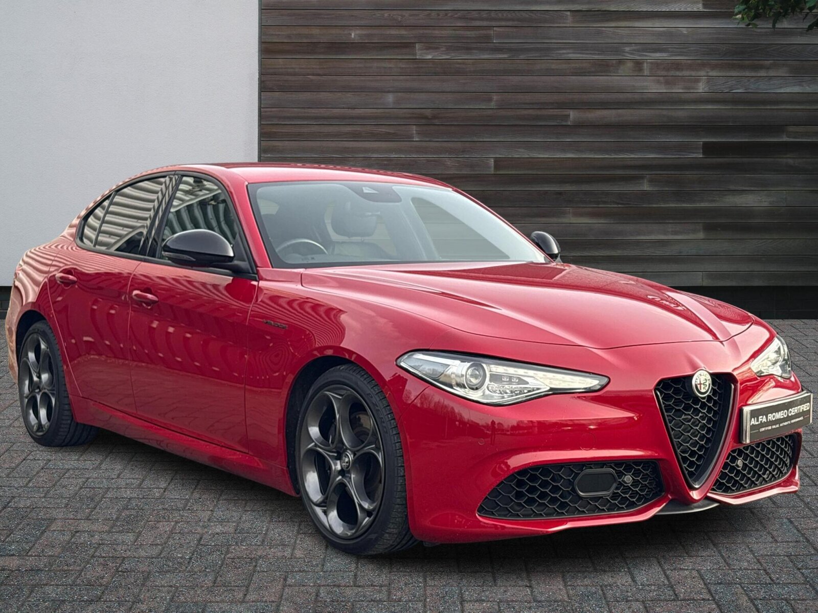 Main listing image - Alfa Romeo Giulia