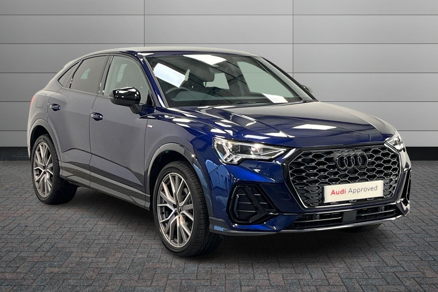 Main listing image - Audi Q3