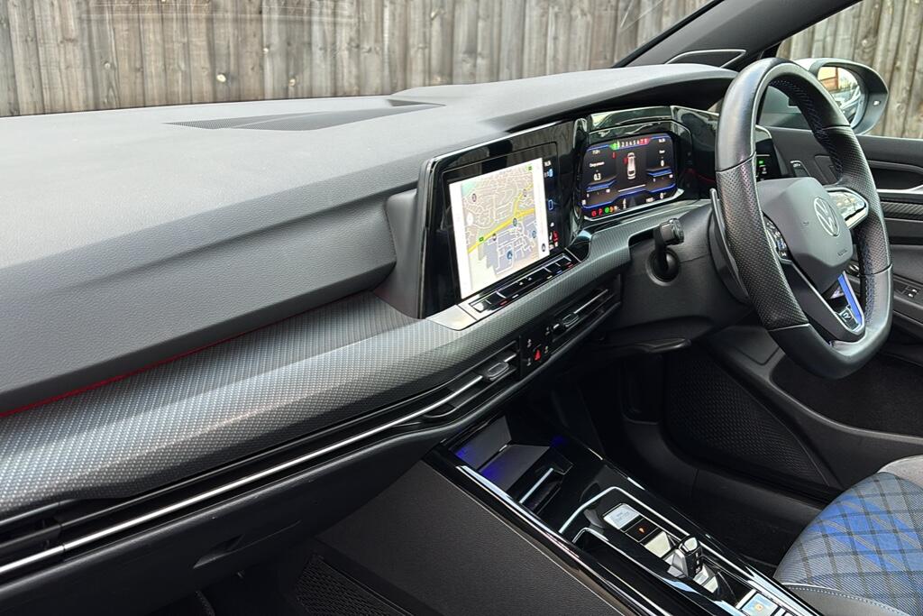 Main listing image - Volkswagen Golf Estate